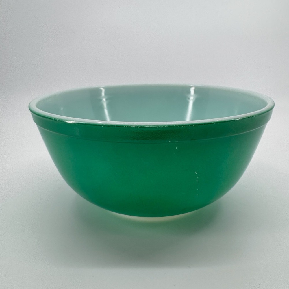 Pyrex Primary Colors Mixing Bowl 403 Green 2.5 Qt White Interior Vintage USA